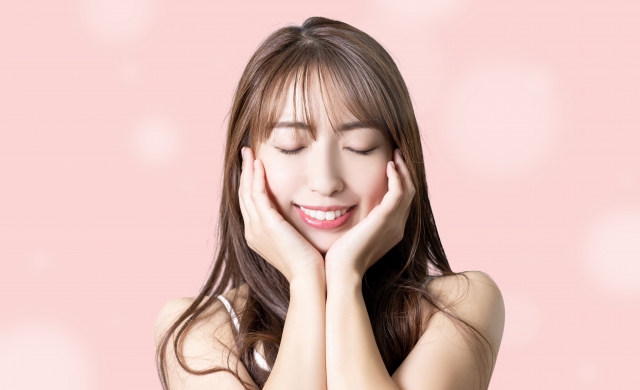 美しさの「額縁」を整える。お顔分析で導くスプリングタイプの髪型・髪色・艶の法則